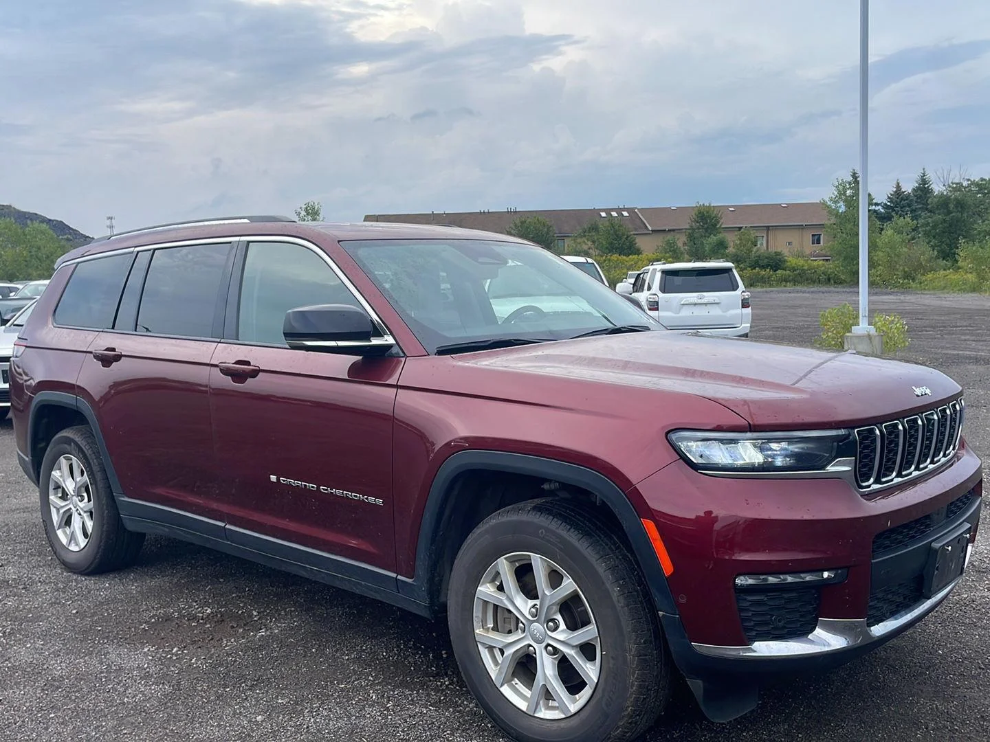 Used 2023 Velvet Red Pearlcoat Jeep Limited image 11