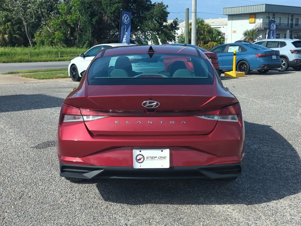 Used 2023 Red Hyundai SEL image 6