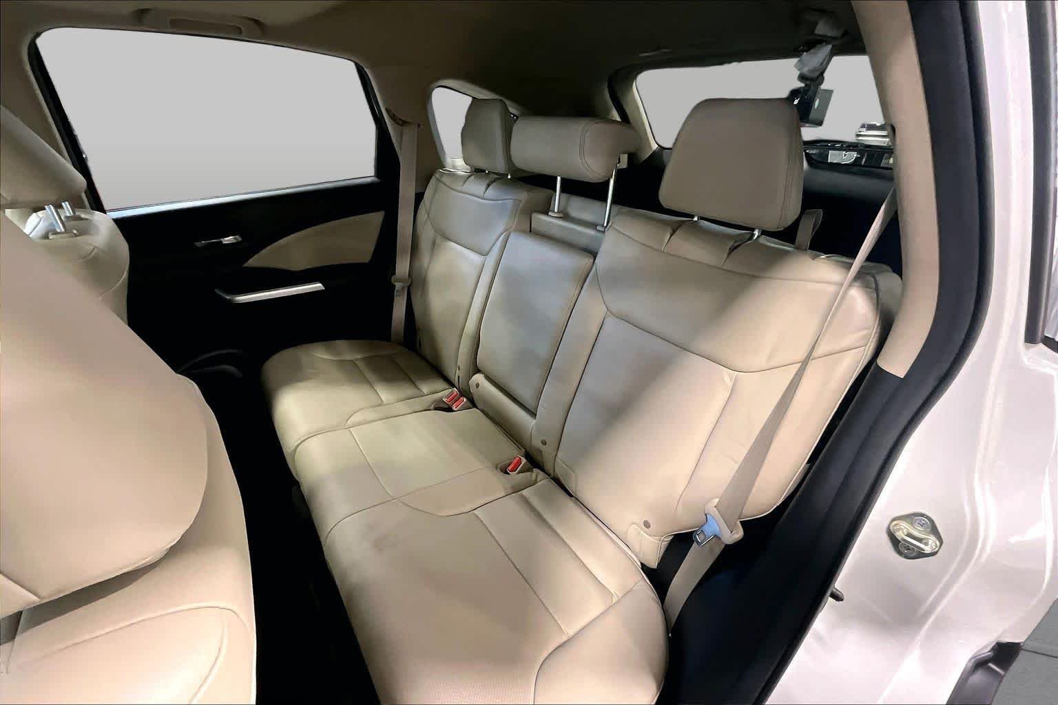 Used 2016 Alabaster Silver Metallic Honda Touring image 20