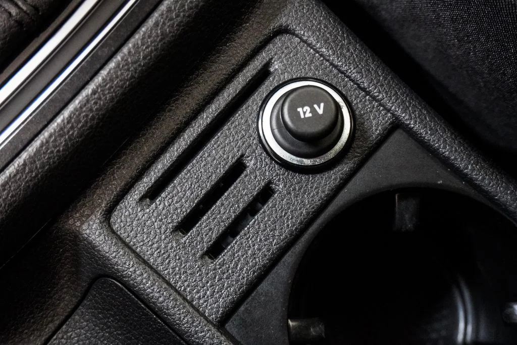 Used 2019  Volkswagen TSI S image 31
