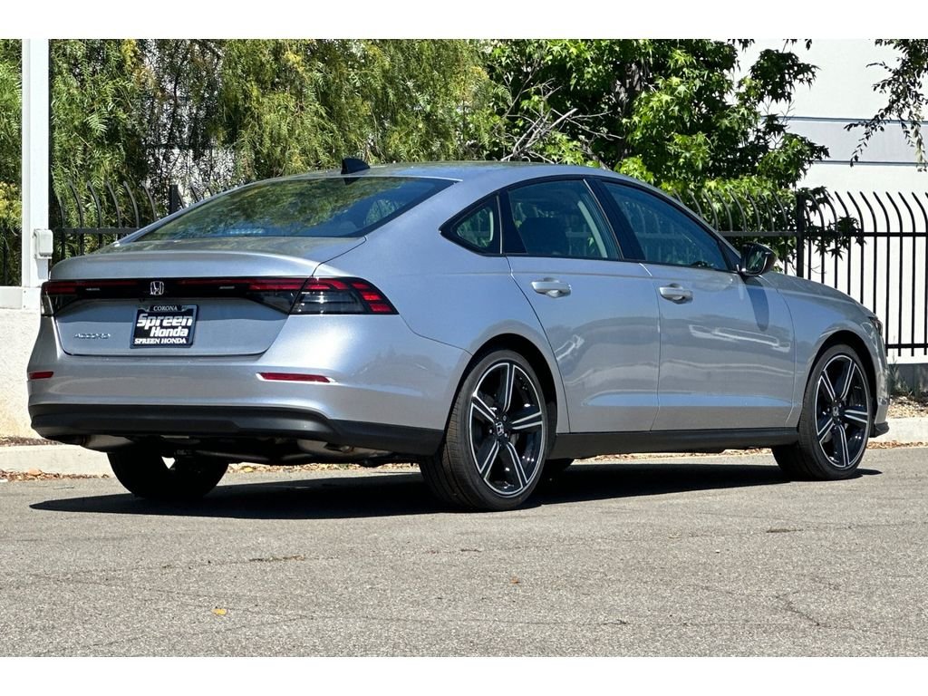 New 2026 Solar Silver Metallic Honda SE image 4