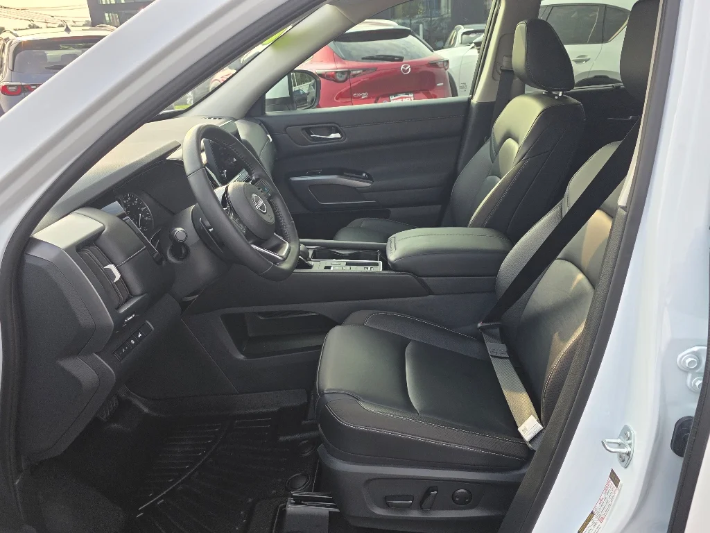 Used 2025 White Nissan SL image 33