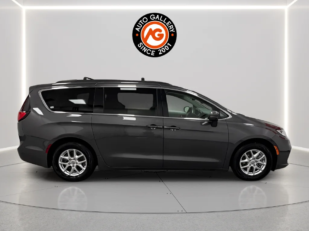 Used 2022 Gray Chrysler Touring L image 8