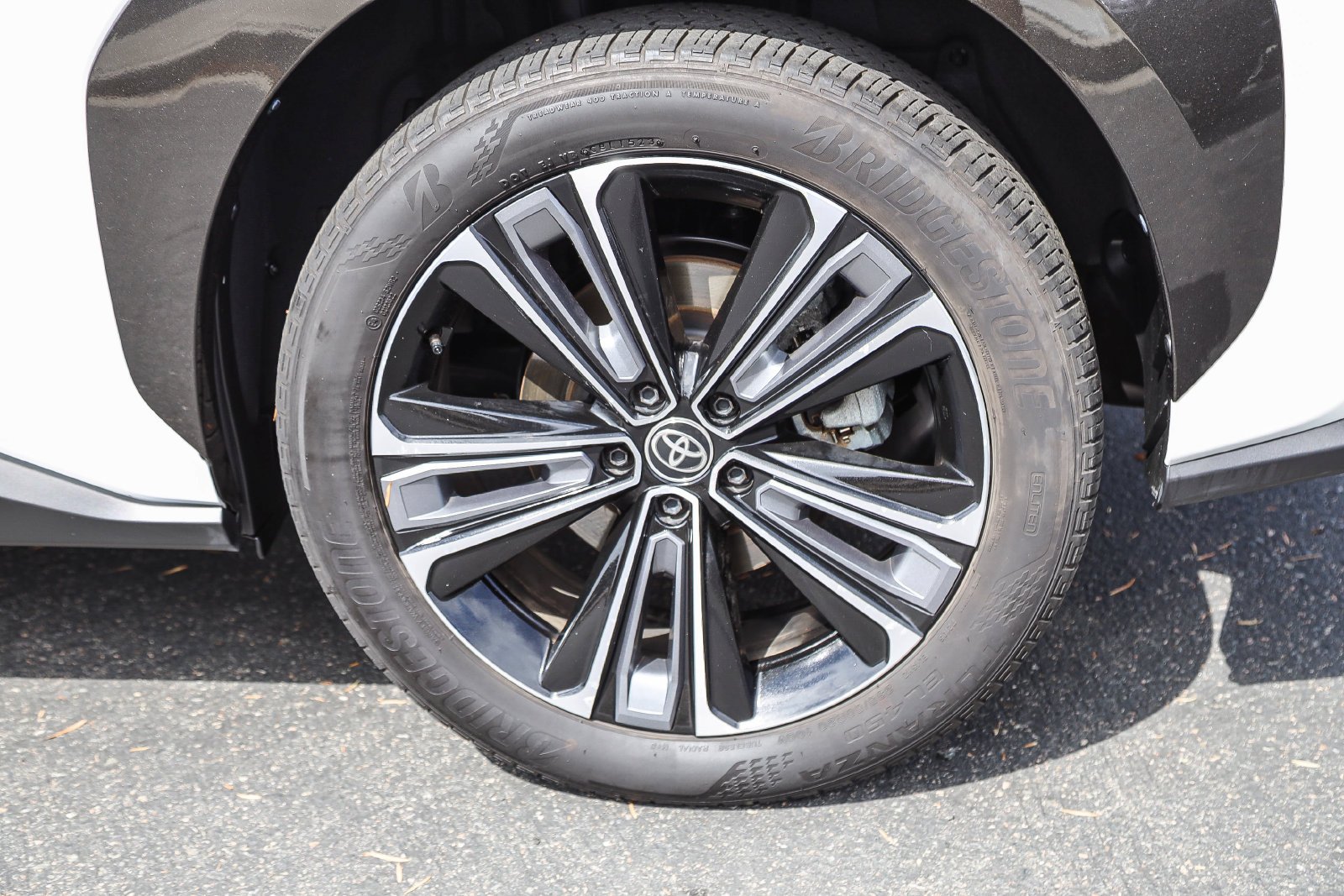 Certified Used 2023 Pearl Toyota Limited image 9