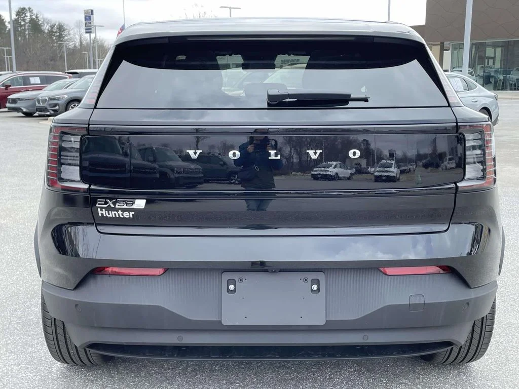 New 2025 Onyx Black Volvo Ultra image 23
