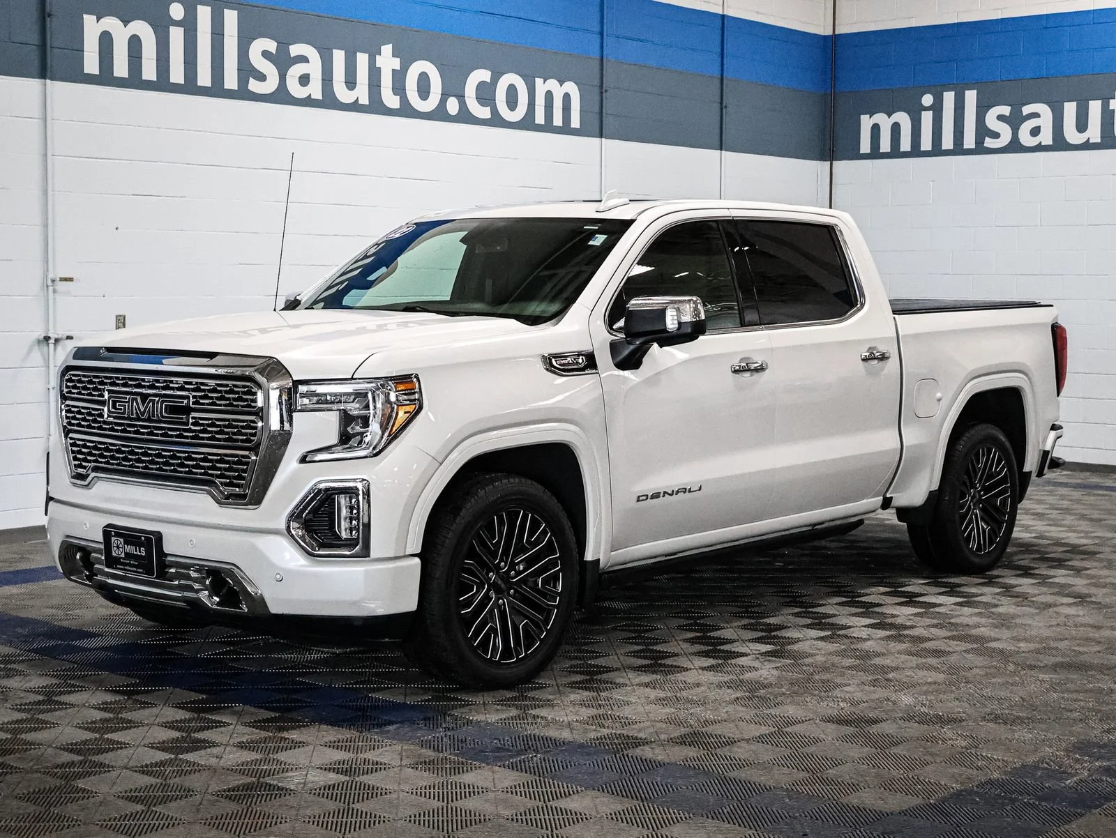 Used 2022 GMC Sierra 1500 Limited Denali with VIN 3GTU9FEL8NG162989 for sale in Baxter, Minnesota