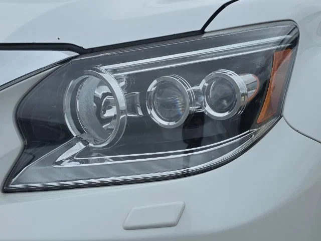 Used 2019 White Lexus 460 image 33