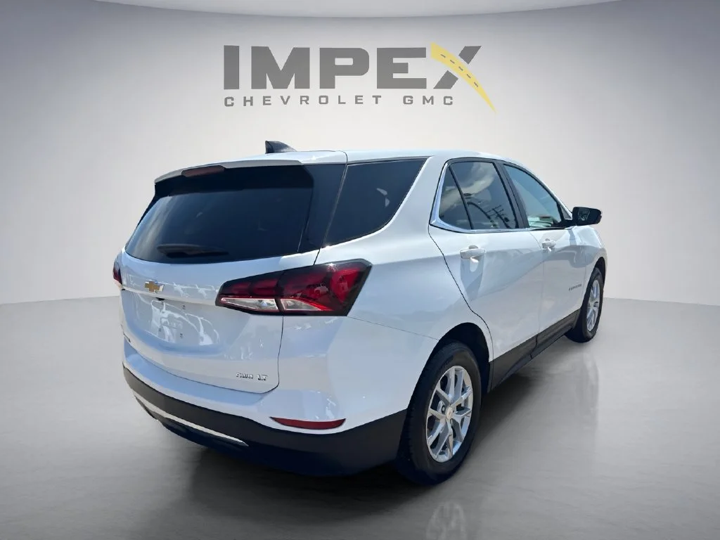 Used 2024 Summit White Chevrolet LT image 5