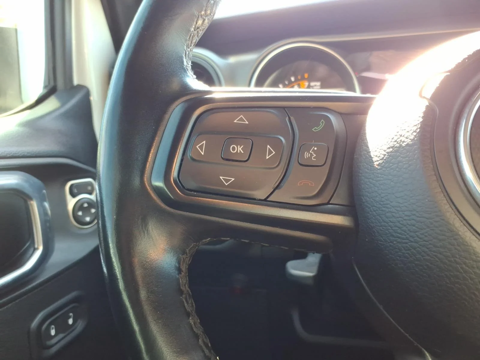 Used 2022 Bright White Clearcoat Jeep Sport S image 27