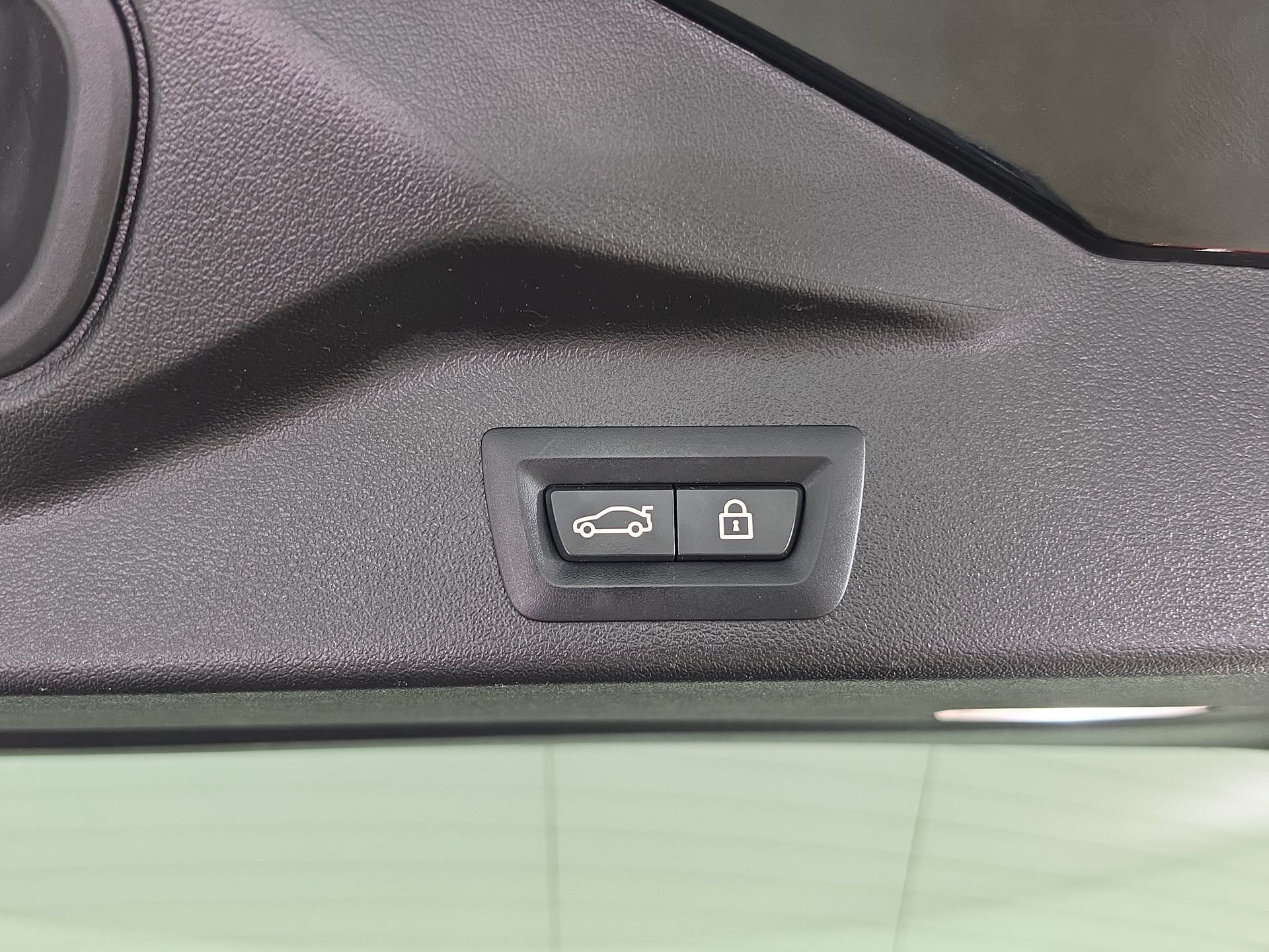 Used 2020 Black BMW sDrive40i image 14