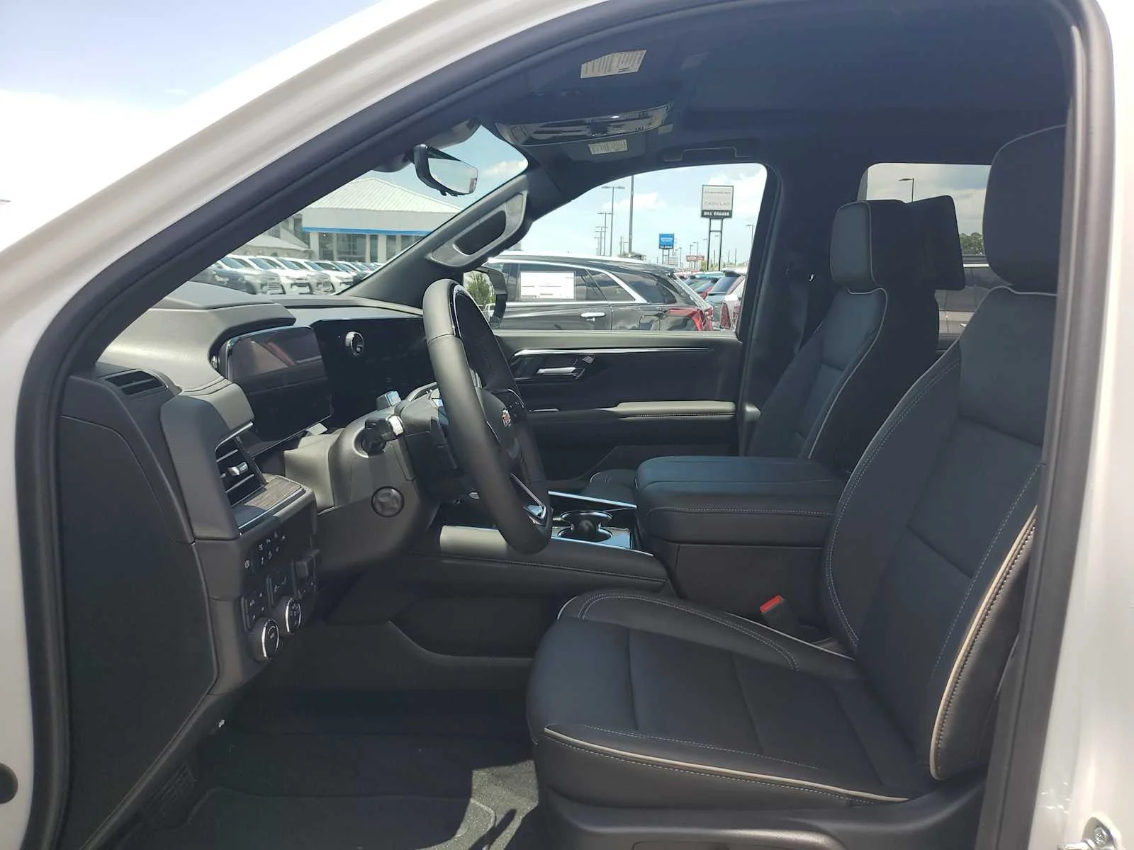 2025 Chevrolet Suburban Premier - Photo 15