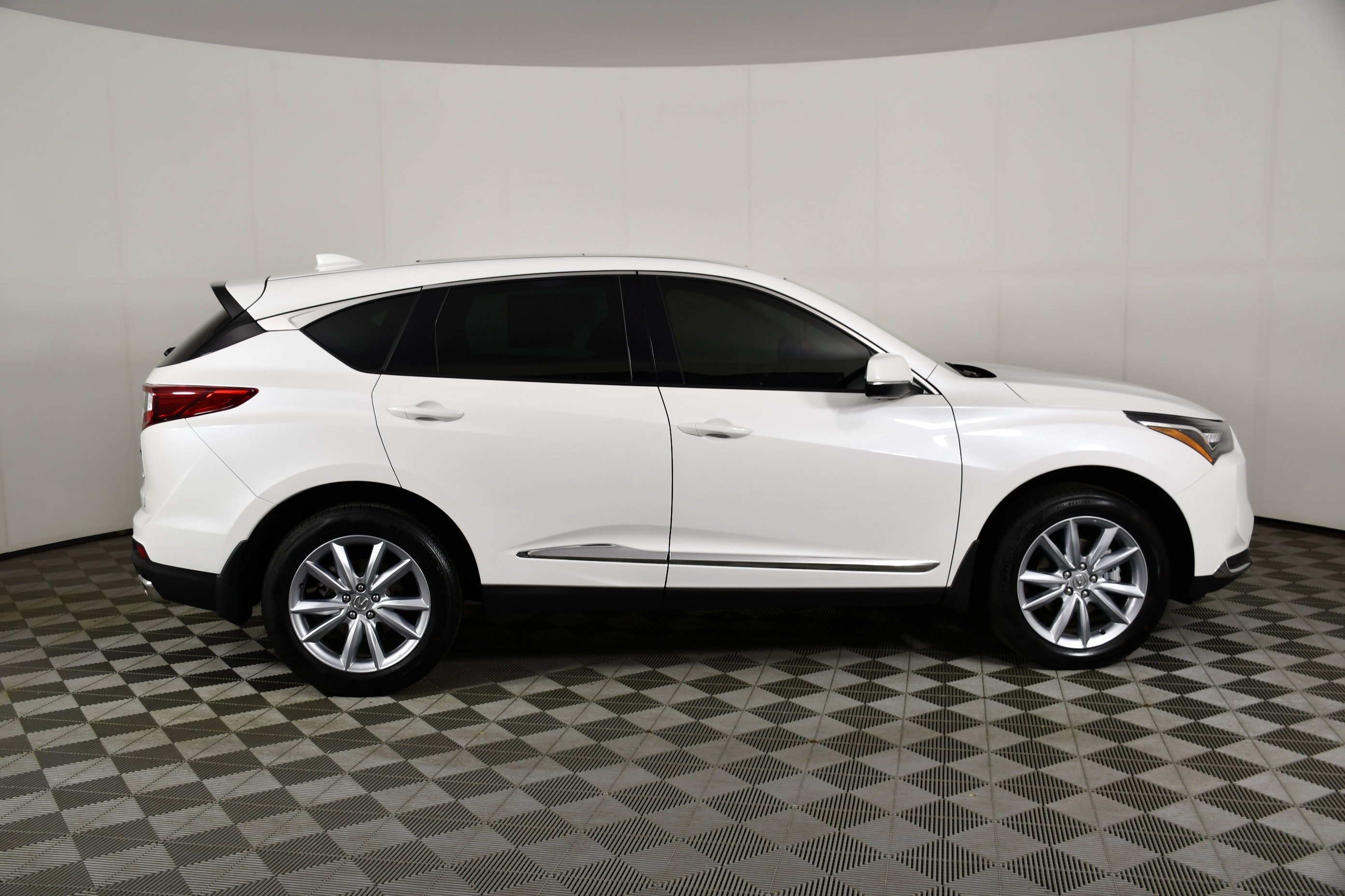 Used 2023 Platinum White Pearl Acura Base image 5