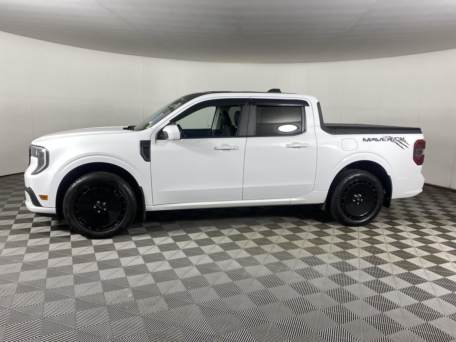 Used 2025 Oxford White Ford Lobo image 14
