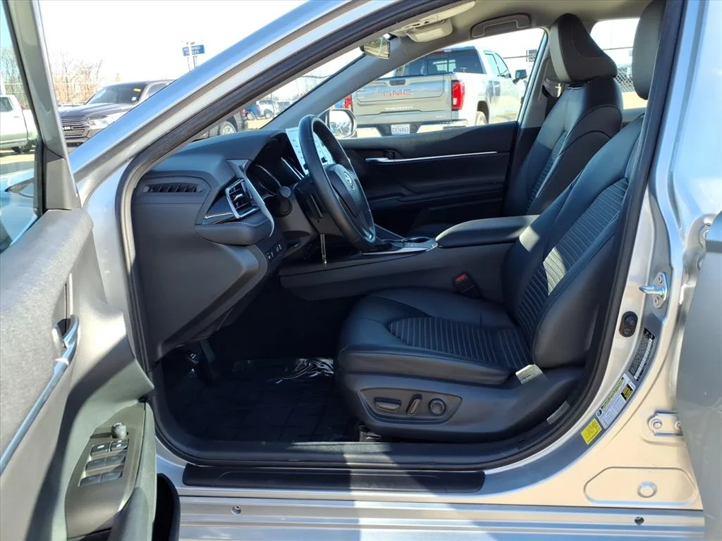 2024 Toyota Camry SE - Photo 13
