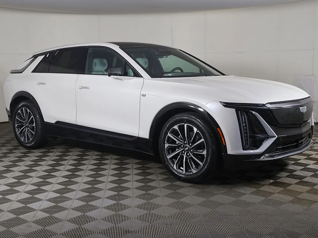 Used 2024 Cadillac LYRIQ Sport 2 with VIN 1GYKPVRL0RZ123993 for sale in Bedford, OH