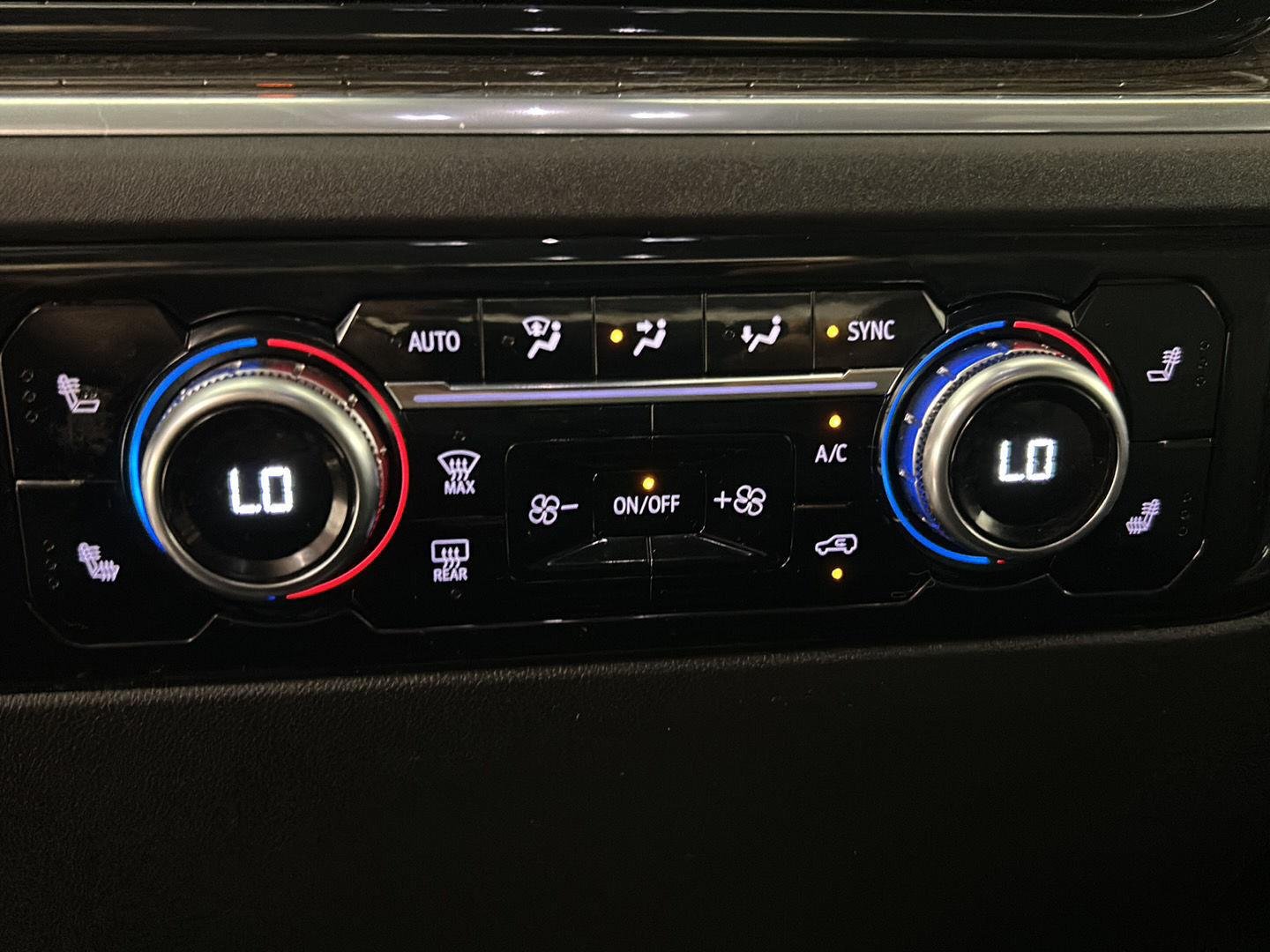 Used 2024 Summit White GMC Elevation image 17
