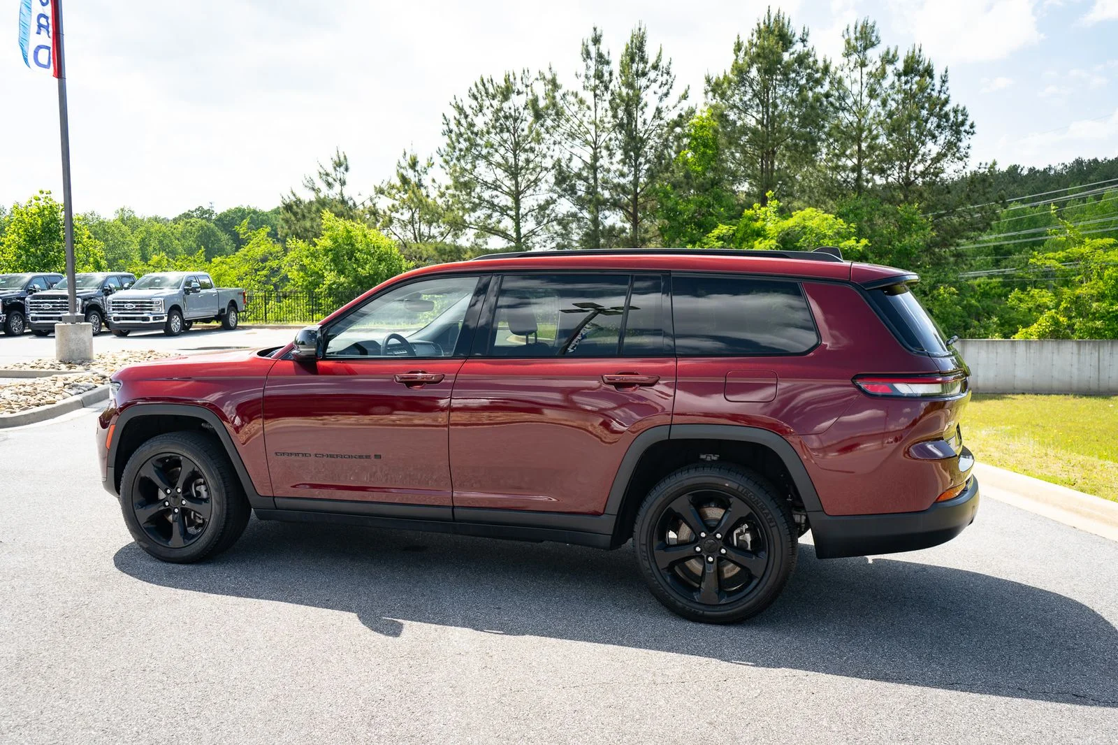 Used 2023 Red Jeep Limited image 7
