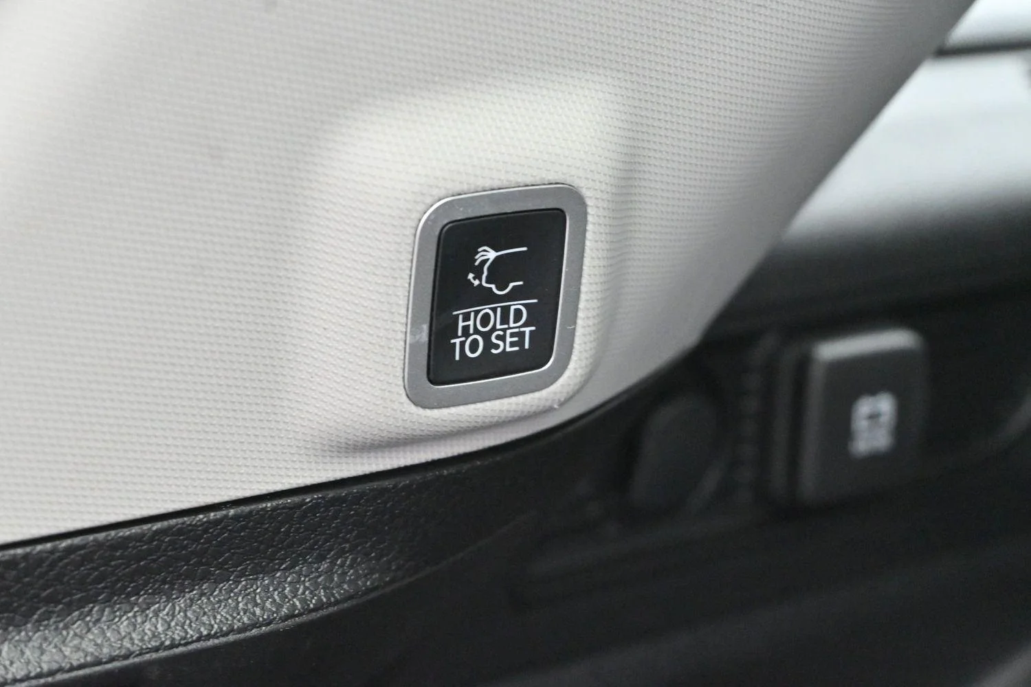 Used 2022 Red Jeep Limited image 10