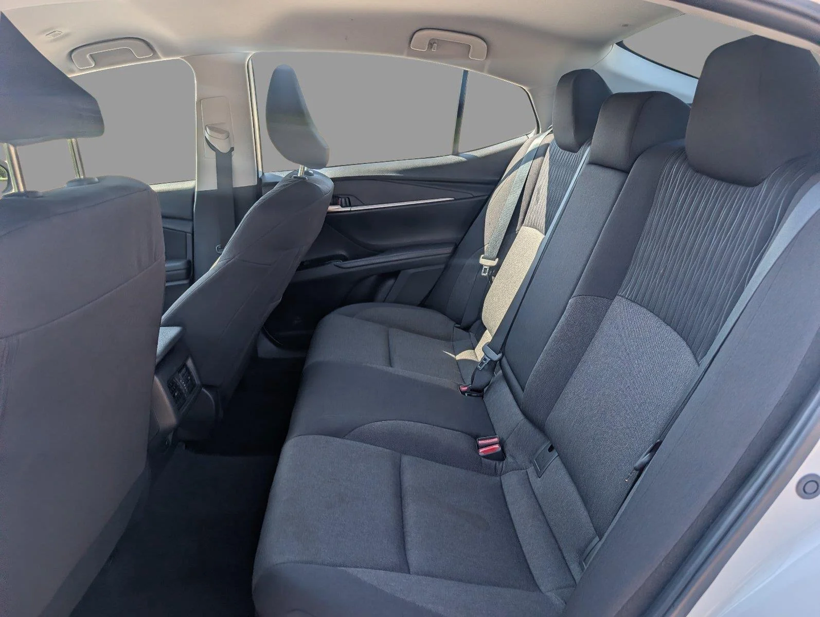 Used 2025 Ice Cap Toyota LE image 35