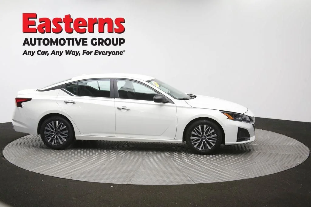 Used 2025 White Nissan 2.5 SV image 49
