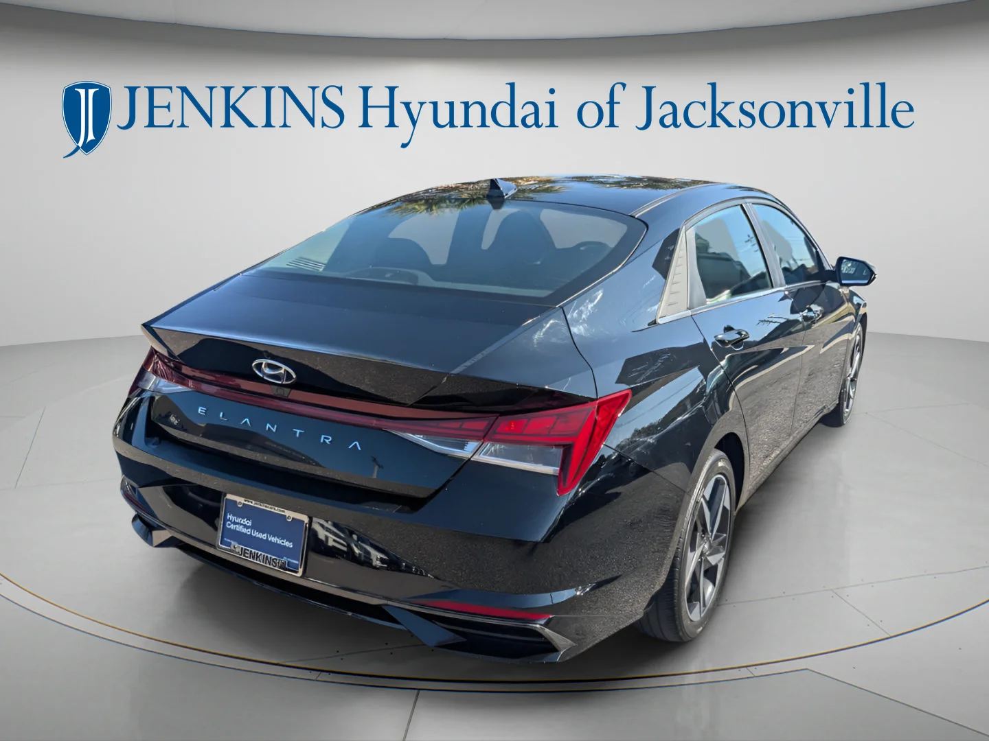 Used 2022 Phantom Black Hyundai SEL image 3