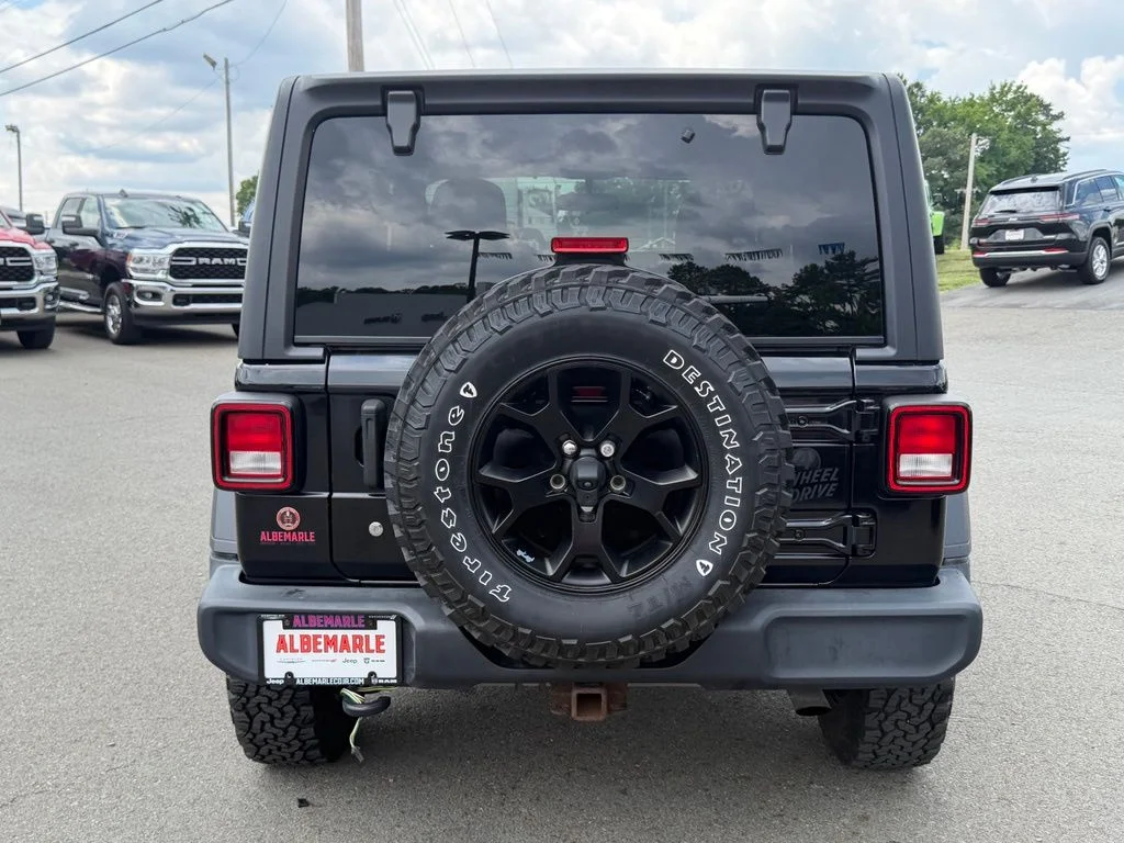Used 2020 Black Jeep Sport image 3