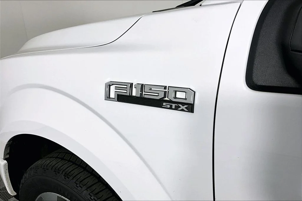 Used 2018 White Ford XL image 23