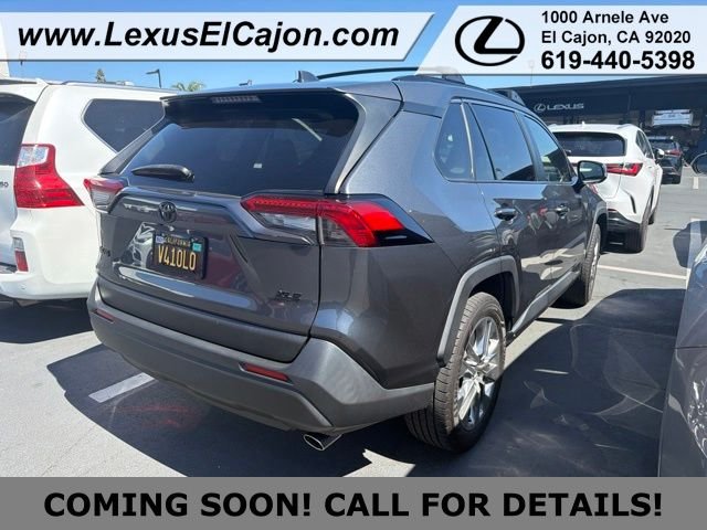 Used 2020 Gray Toyota XLE Premium image 4