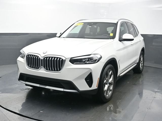 Used 2024 White BMW sDrive30i image 3