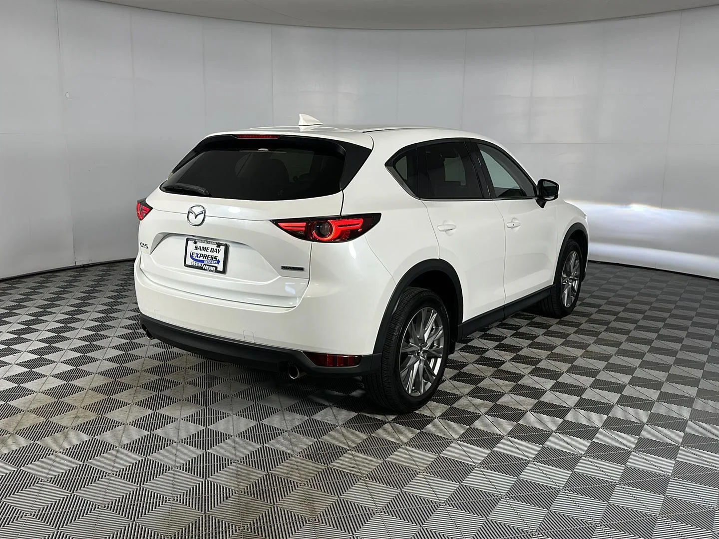 Used 2021 Snowflake White Pearl Mazda Grand Touring image 13