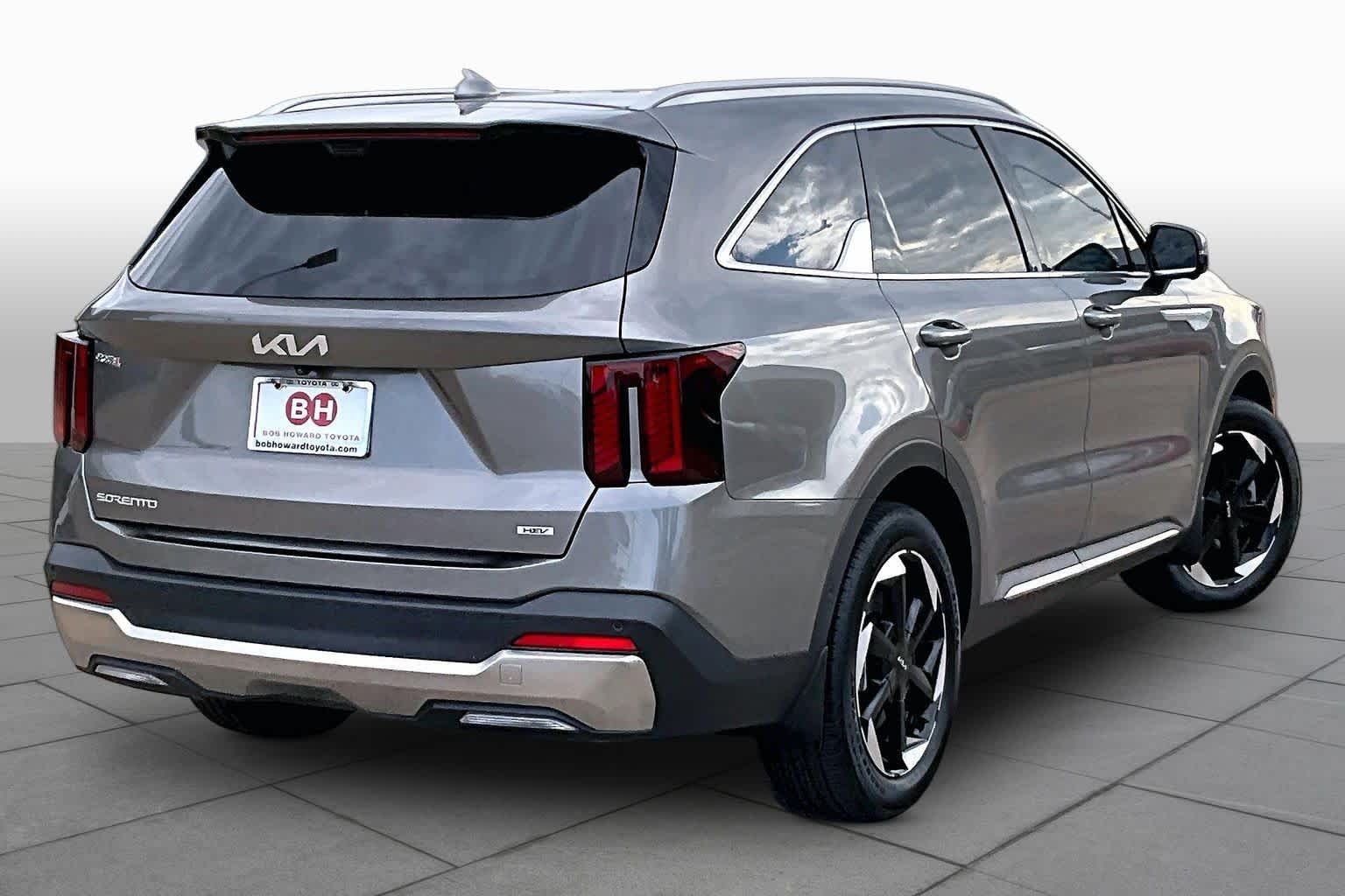 Used 2025 Volcanic Sand Kia SX Prestige image 13