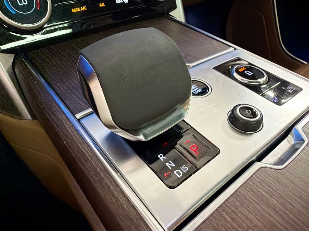 Used 2023 Green Land Rover SE image 18