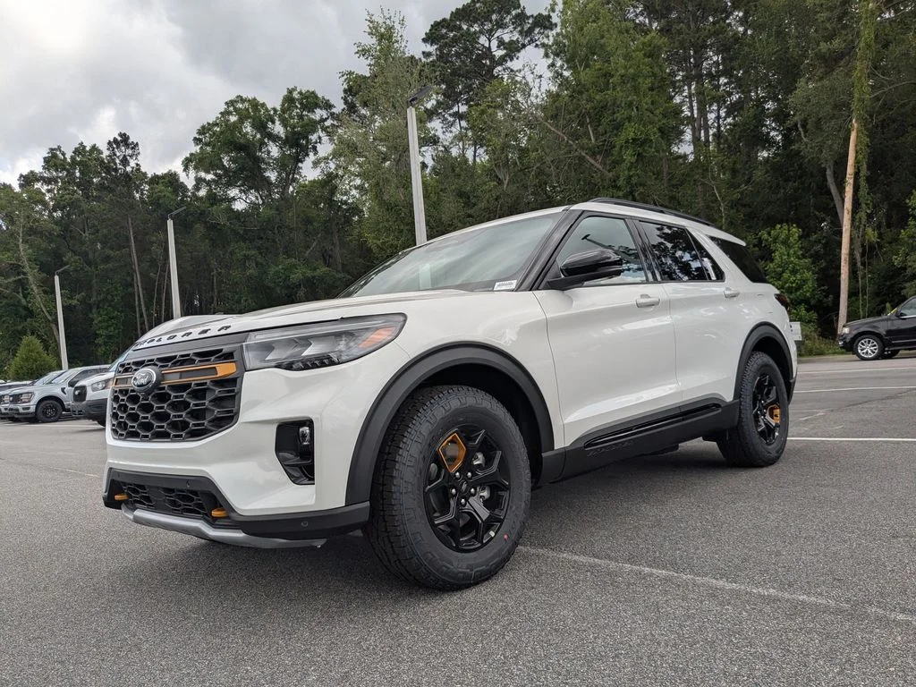 New 2026 Star White Metallic Tri-Coat Ford Tremor image 8