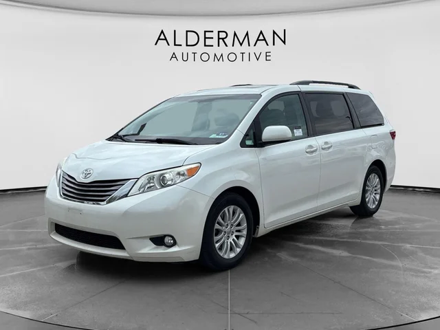 2016 Toyota Sienna XLE Premium 8-Passenger