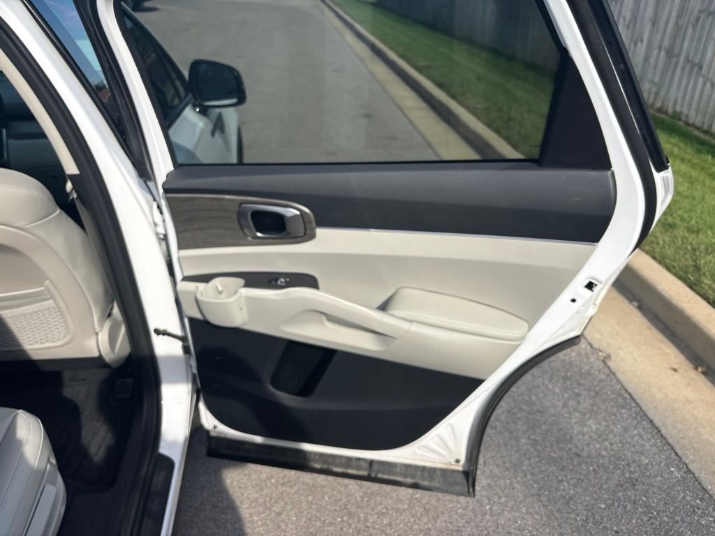 Used 2023 White Kia X-Line EX image 45