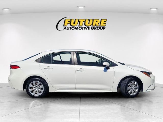 Used 2022 White Toyota LE image 3