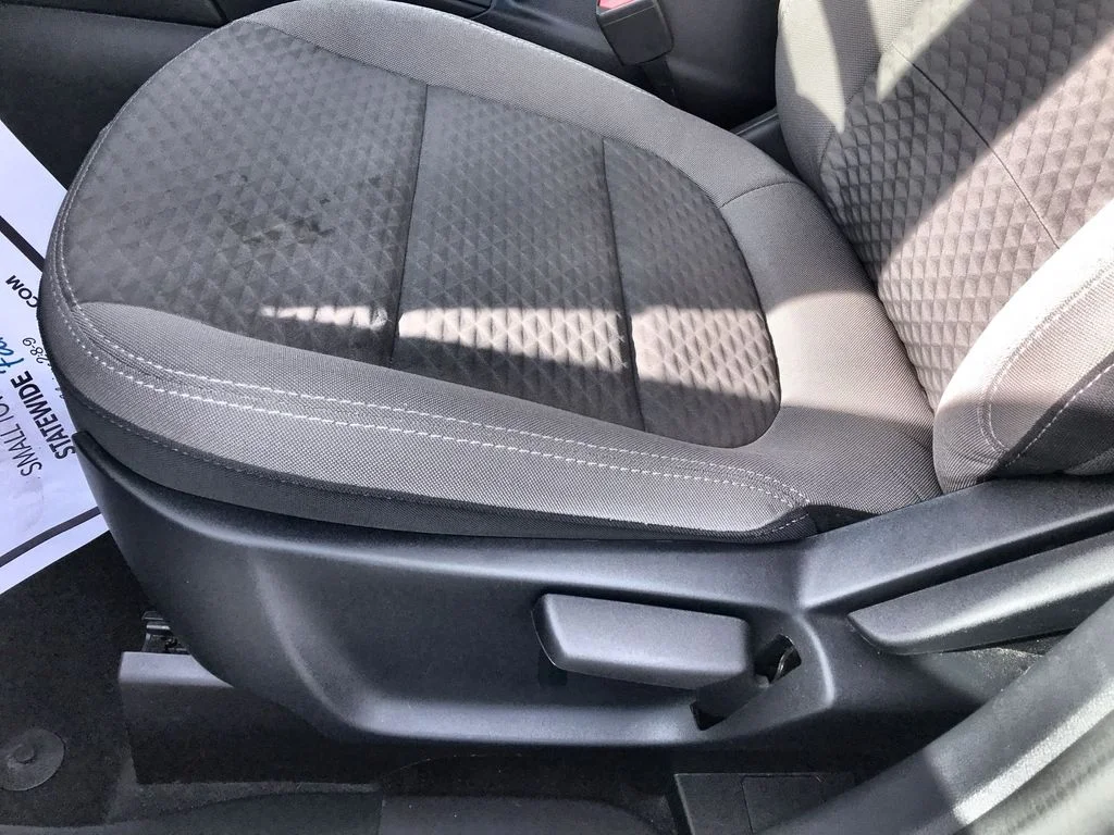 Used 2022 White Ford SE image 14