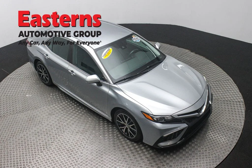 Used 2022 Silver Toyota SE image 3