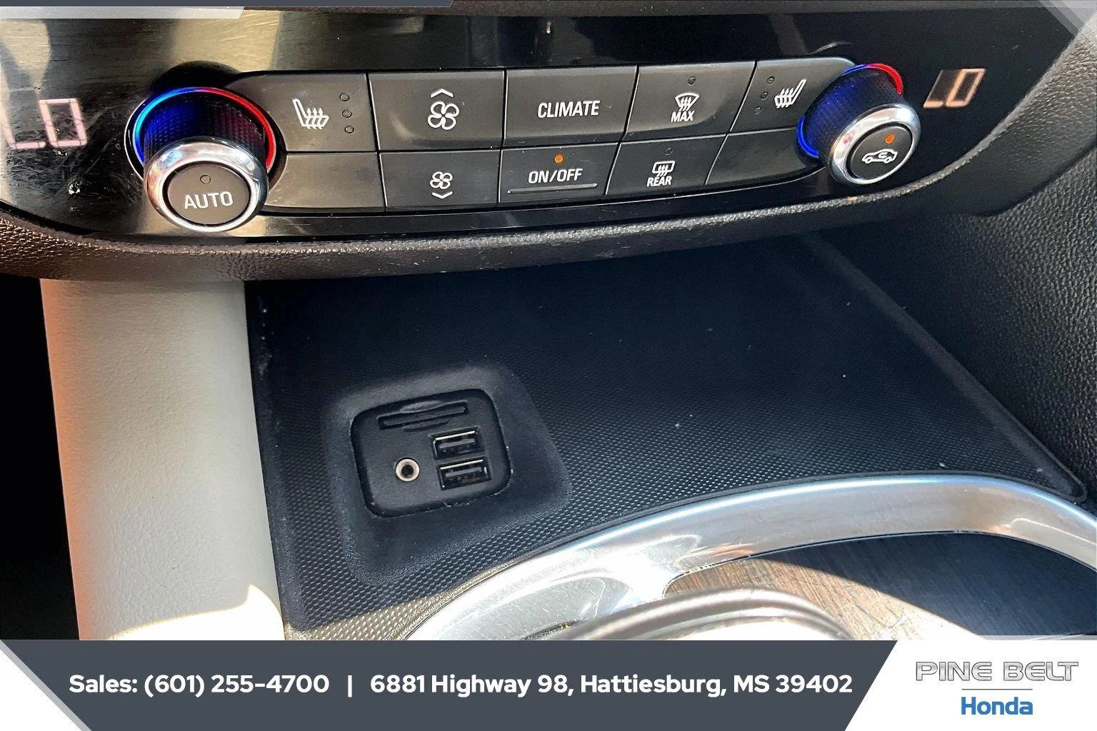 Used 2021 White Frost Tricoat Buick Essence image 24