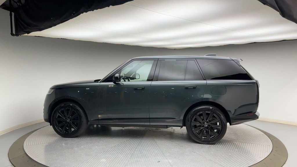 Used 2025 Belgravia Green Metallic Land Rover Autobiography image 5