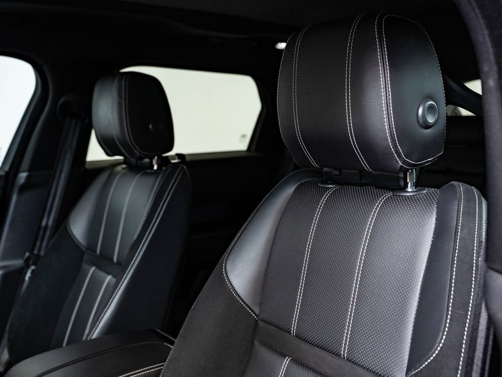 Used 2019 Santorini Black Metallic Land Rover R-Dynamic SE image 26