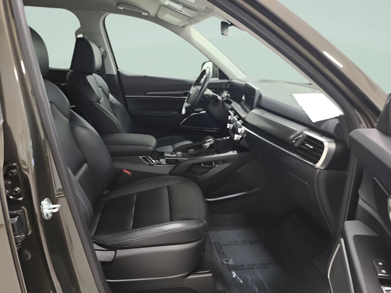 Used 2024 Dark Moss Kia S image 9