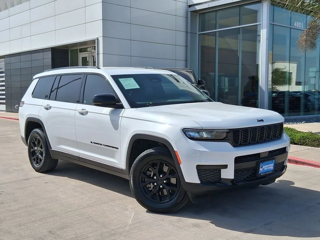 Used 2024 White Jeep Altitude image 1