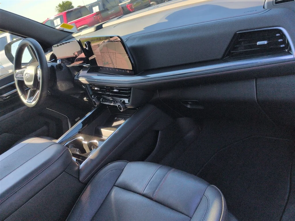 Used 2025 Black Chevrolet RST image 30