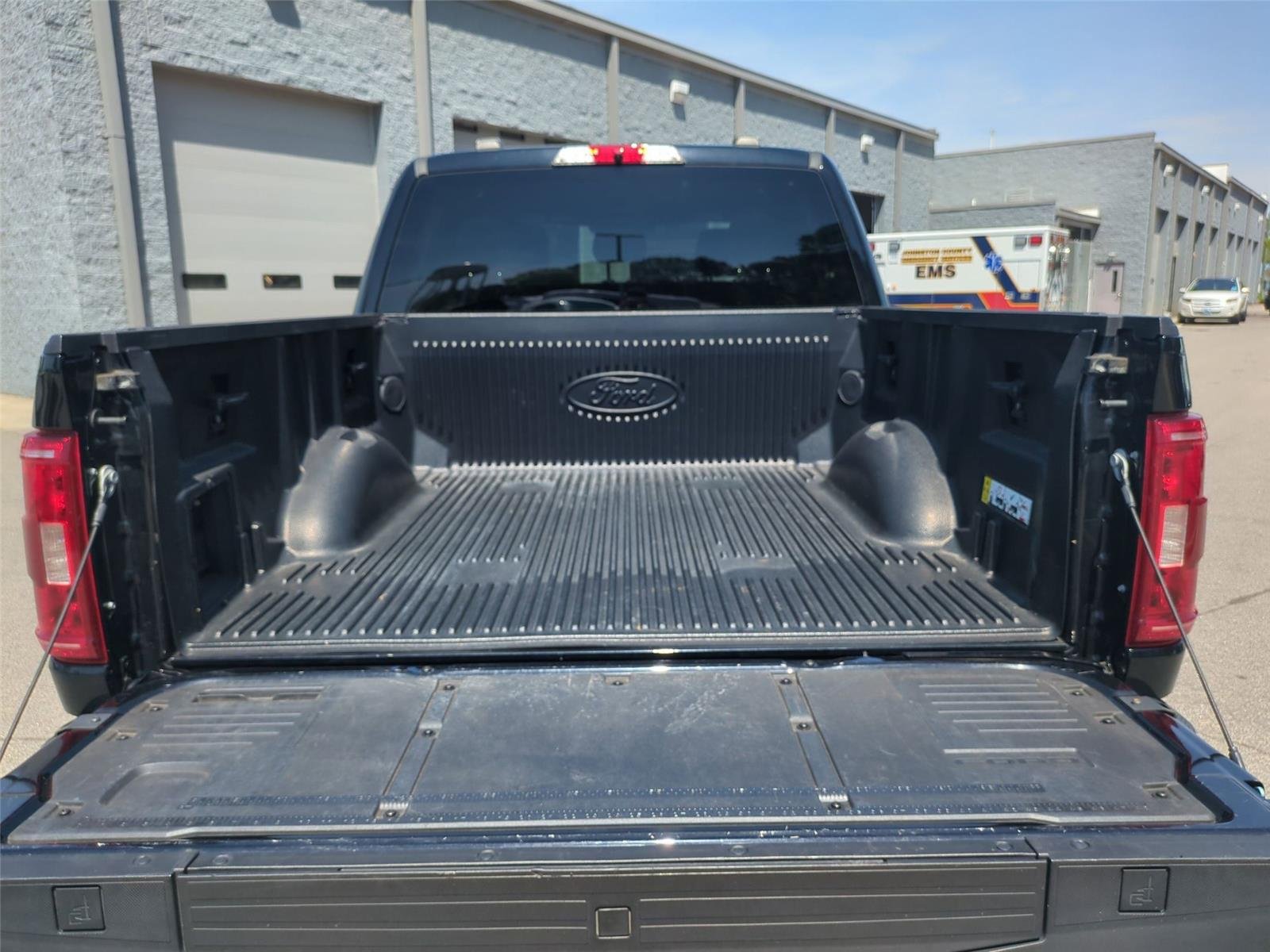 Used 2022 Agate Black Metallic Ford XLT image 34