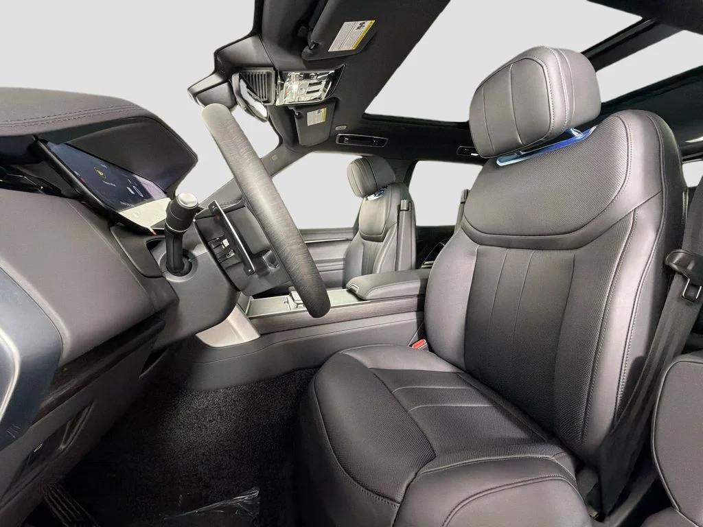 New 2026 Santorini Black Land Rover SE LWB 7-Seats / V8 image 22