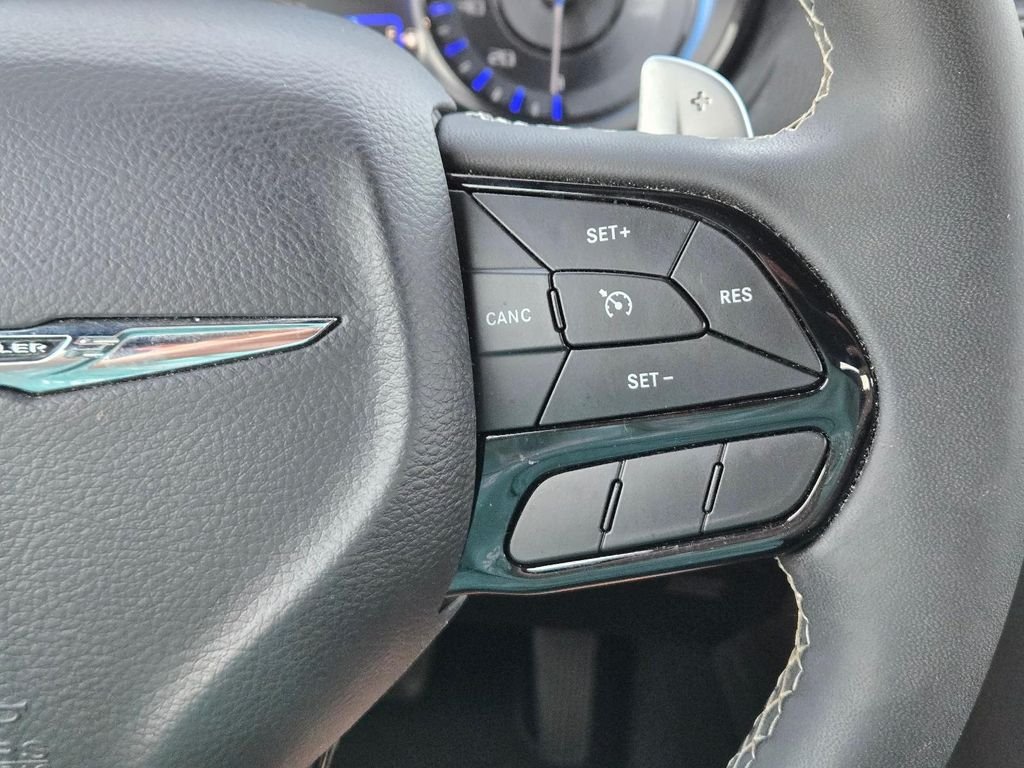 Used 2023 White Chrysler 300S image 23