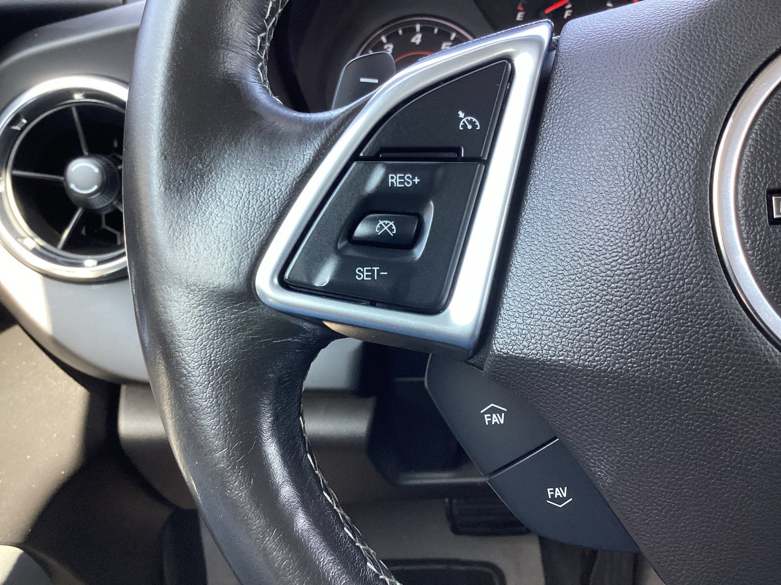 Used 2020 RIVERSIDE BLUE METALLIC Chevrolet 1LT image 30