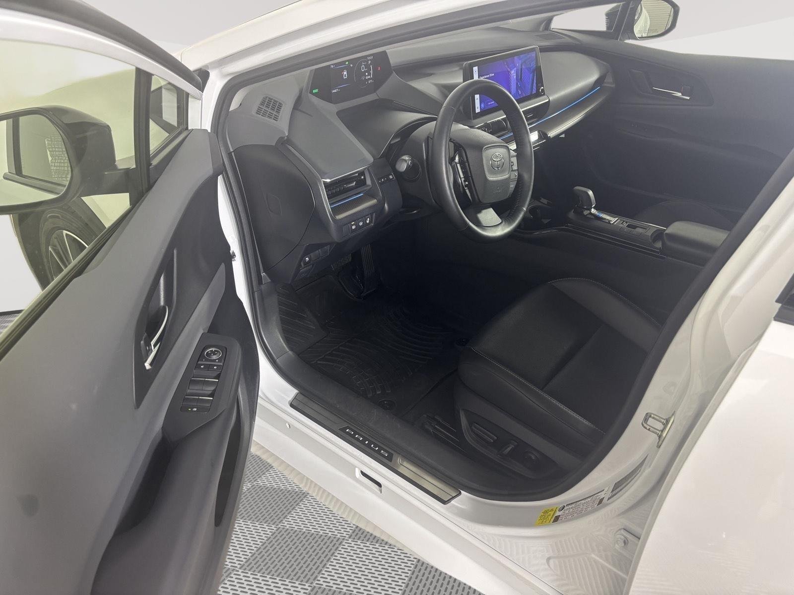 Used 2024 Wind Chill Pearl Toyota XLE image 3
