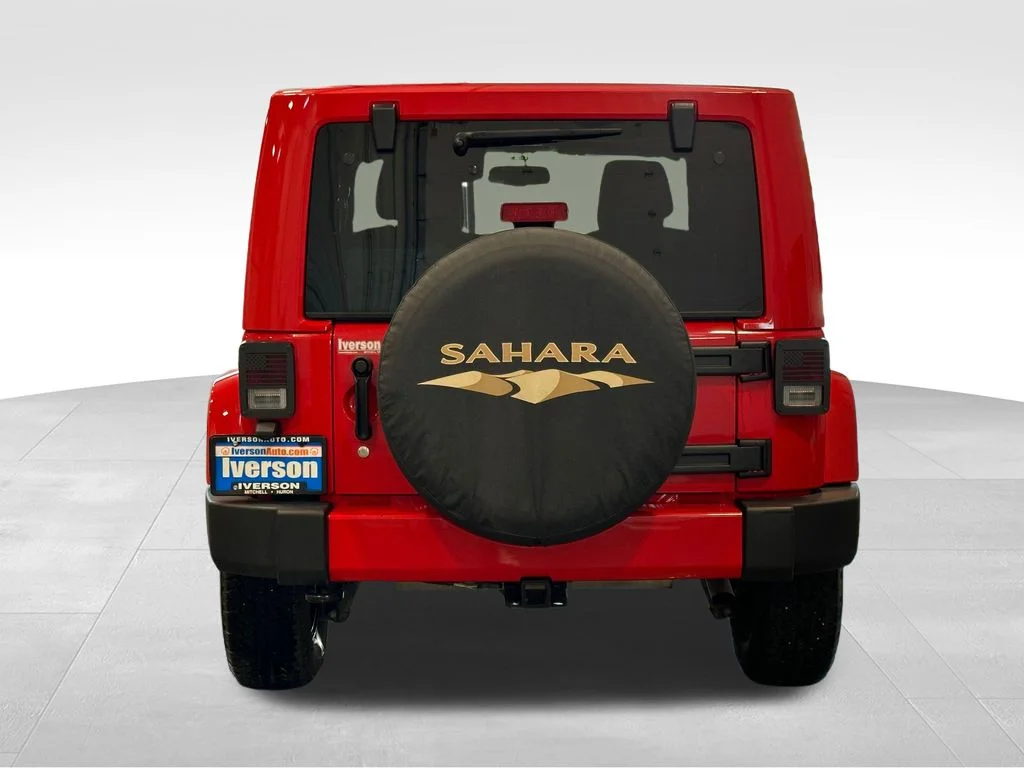 Used 2018 Red Jeep Sahara image 12
